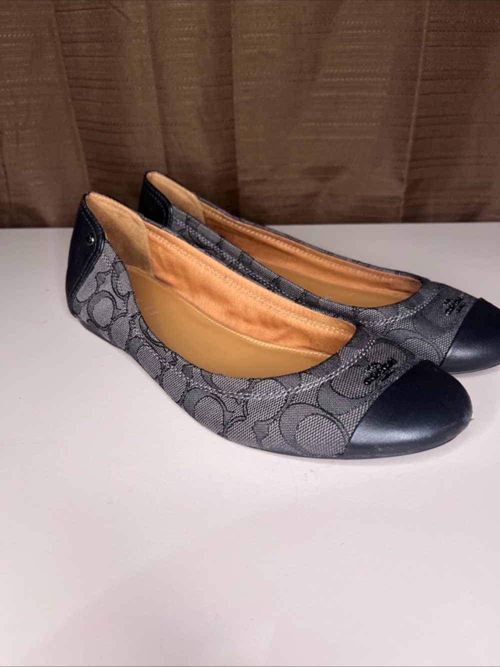 Coach Chelsea Outline Signature Gray and Black Cap-Toe Ballet Flats Sz 8